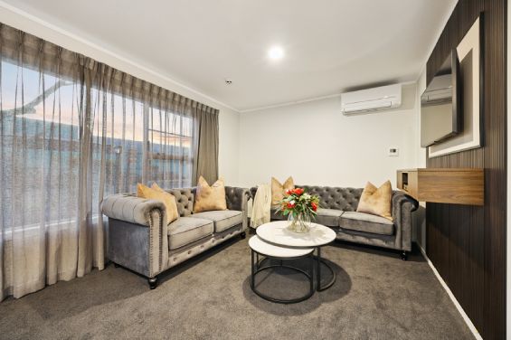 Luxury Spa Suite - lounge area