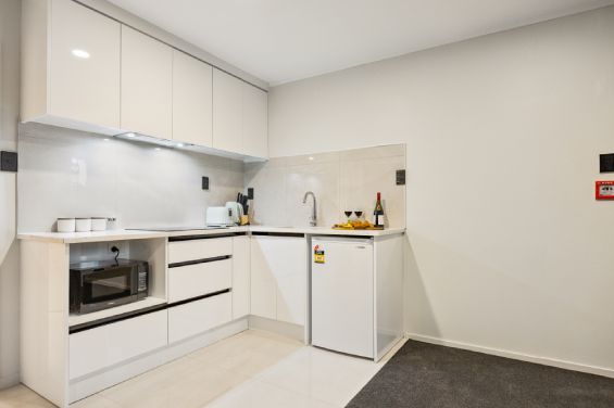 Luxury Spa Suite - kitchen